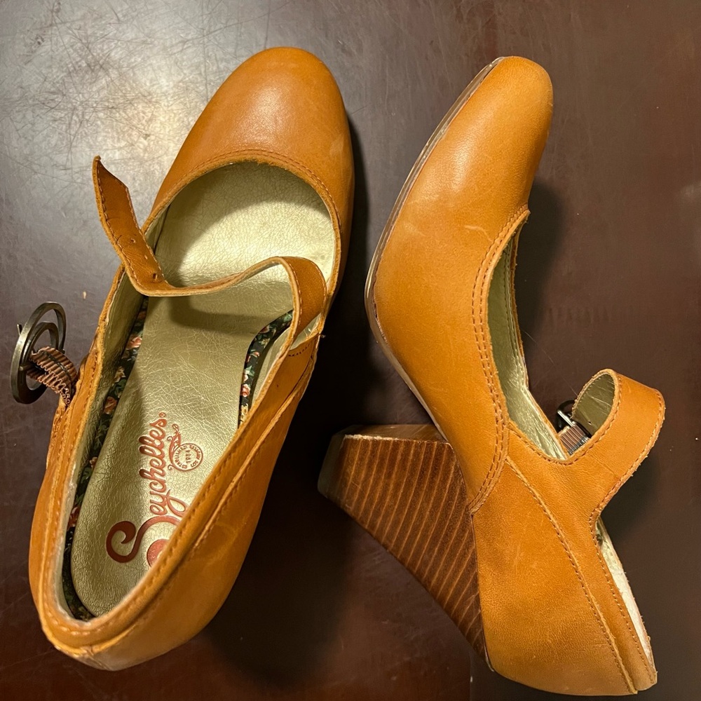 Seychelles Women's Tan Wedge Shoes